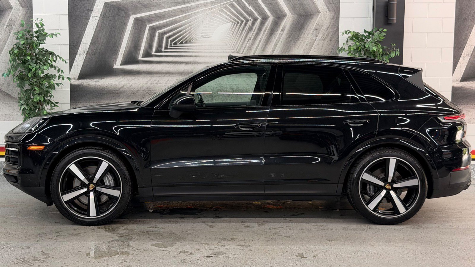 Used 2024 Porsche Cayenne AWD/4WD image 5