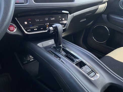 Used 2018 Honda HR-V EX image 17