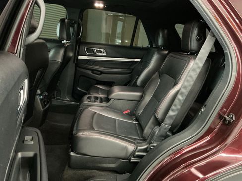 Used 2020 Chevrolet Corvette Stingray w/ 2LT Preferred Equipment Group image 30