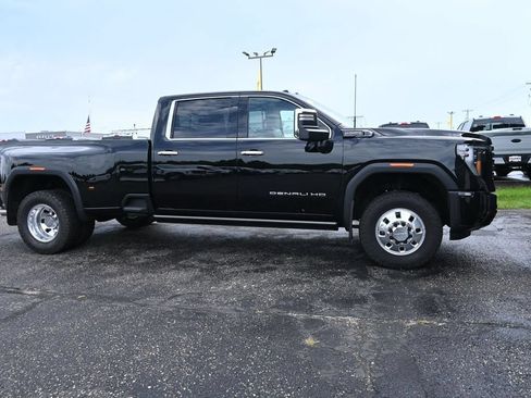 Used 2026 GMC Sierra 3500 Denali Ultimate AWD/4WD image 3