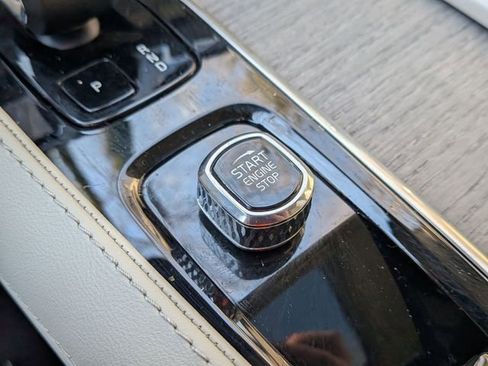 Used 2023 Volvo XC90 B6 Plus image 18