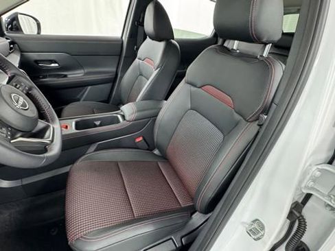 New 2026 Nissan Kicks SR w/ Cold Weather Package AWD/4WD image 10