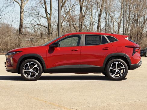 New 2026 Chevrolet Trax RS w/ Driver Confidence Package FWD image 4