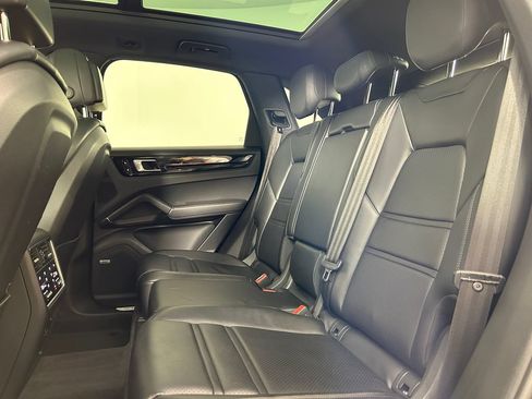 Used 2019 Porsche Cayenne AWD/4WD image 26
