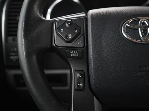 Used 2018 Toyota Sequoia SR5 AWD/4WD image 25