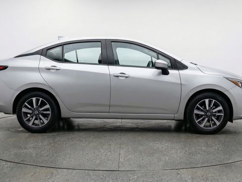 Used 2025 Nissan Versa SV FWD image 11