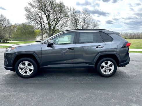 Used 2020 Toyota RAV4 XLE AWD/4WD image 2