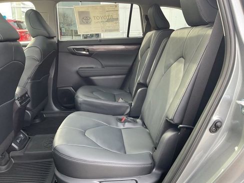 New 2026 Toyota Highlander Platinum image 25