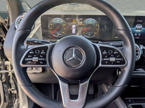 Used 2023 Mercedes-Benz GLA 250 image 9