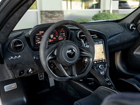 Used 2022 McLaren 765LT image 17