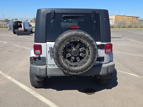 Used 2007 Jeep Wrangler Unlimited Sahara AWD/4WD image 6