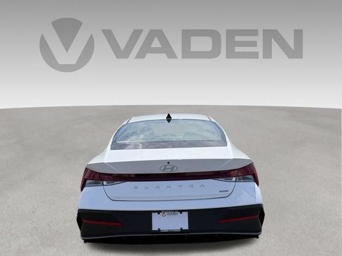 New 2026 Hyundai Elantra Hybrid FWD image 4