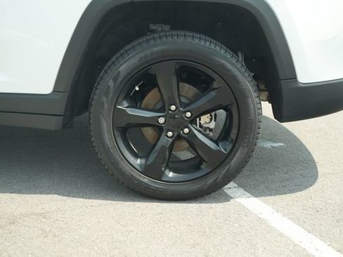 Used 2023 Jeep Grand Cherokee Limited w/ Black Appearance Package RWD image 45
