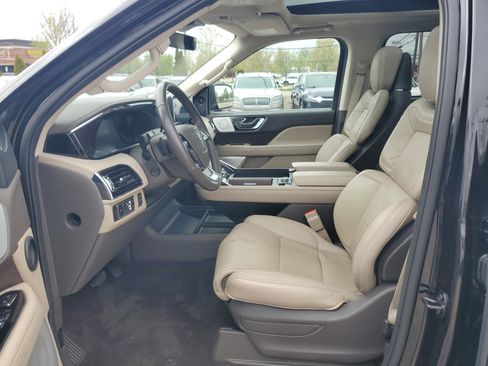 Certified 2023 Lincoln Navigator Reserve AWD/4WD image 12