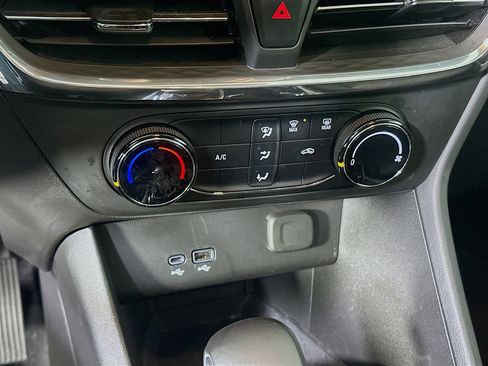 Used 2025 Buick Encore GX Preferred image 24