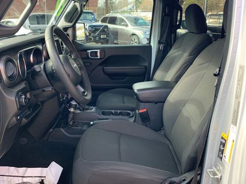 Used 2023 Jeep Wrangler Unlimited image 5