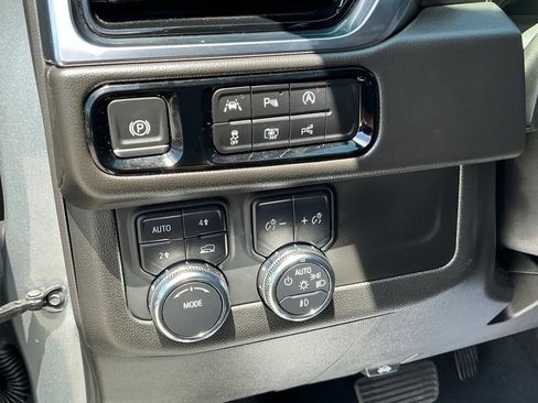 Used 2025 GMC Yukon Elevation AWD/4WD image 30