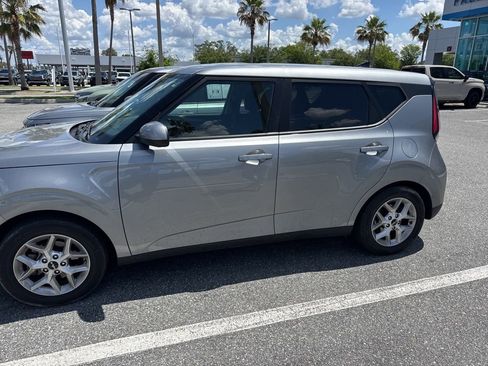 Used 2023 Kia Soul LX w/ LX Technology Package FWD image 4