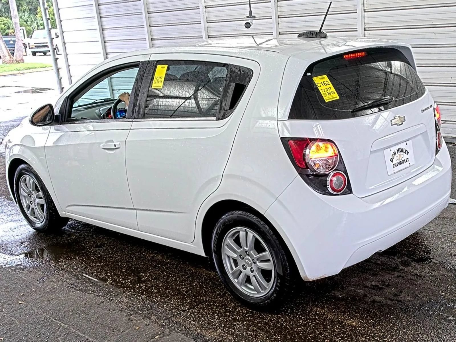 Used 2016 Chevrolet Sonic LT FWD image 2