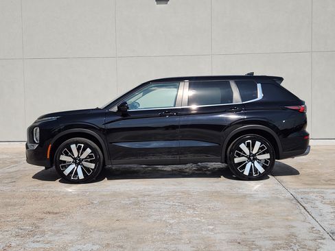Used 2025 Mitsubishi Outlander SE AWD/4WD image 5