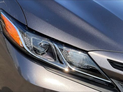 Used 2020 Toyota Camry SE image 25