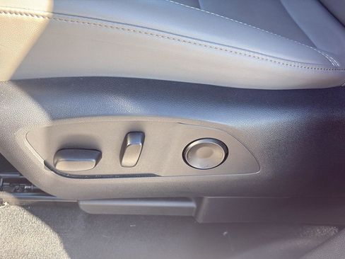 Used 2024 GMC Acadia Elevation image 11