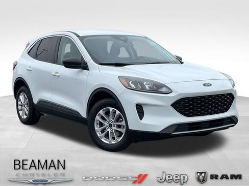 Used 2022 Ford Escape SE image 1