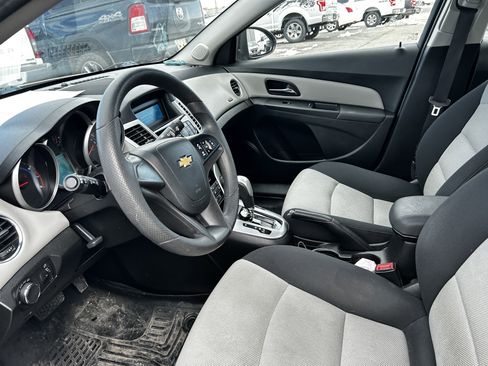Used 2016 Chevrolet Cruze LS image 9