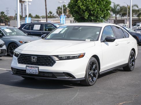 Certified 2025 Honda Accord SE image 3