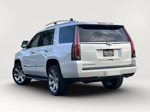 Used 2018 Cadillac Escalade Luxury RWD image 4