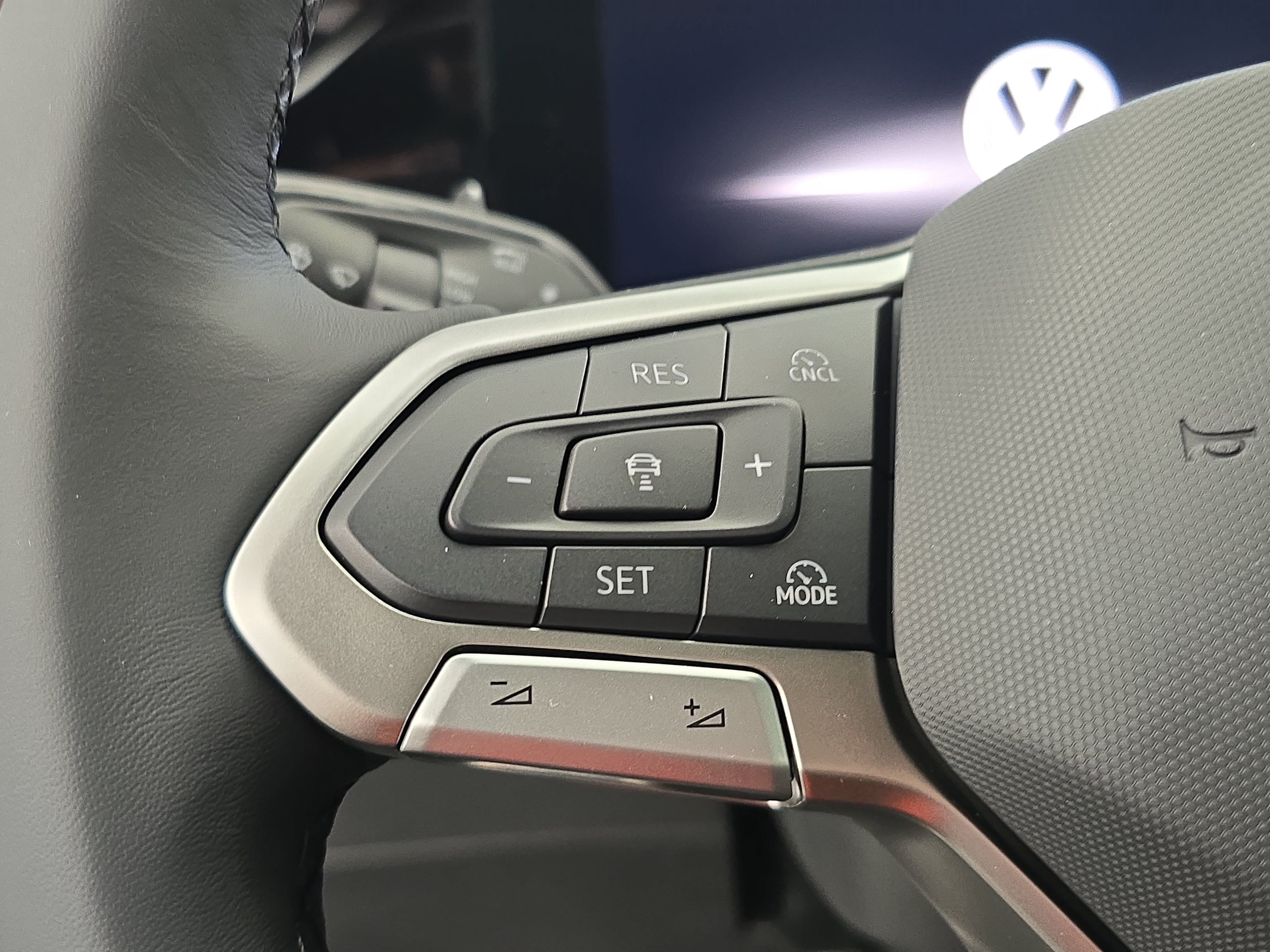 New 2027 Volkswagen Atlas SEL R-Line AWD/4WD image 18
