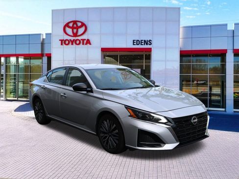 Used 2024 Nissan Altima 2.5 SV FWD image 1