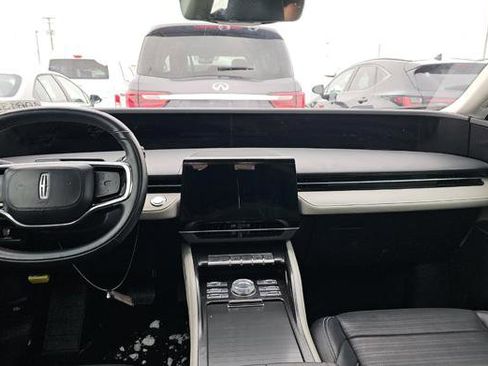 Used 2024 Lincoln Nautilus Reserve image 9