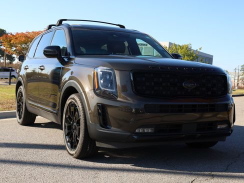 Used 2021 Kia Telluride SX w/ SX Prestige Package image 4