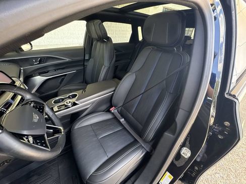 Used 2025 Cadillac Lyriq Luxury w/ LPO, Floor Liner Package AWD/4WD image 20