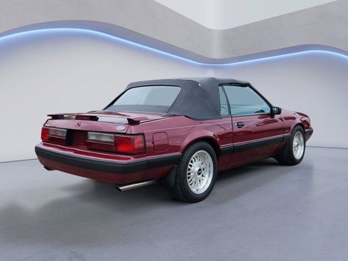 Used 1988 Ford Mustang LX RWD image 3