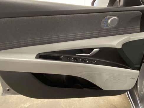 Certified 2025 Hyundai Elantra Limited image 14