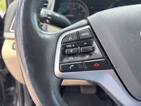 Used 2017 Hyundai Elantra Value Edition FWD image 11