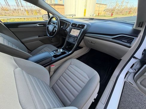 Used 2017 Ford Fusion SE image 17