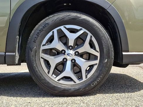 Used 2022 Subaru Forester Premium image 8