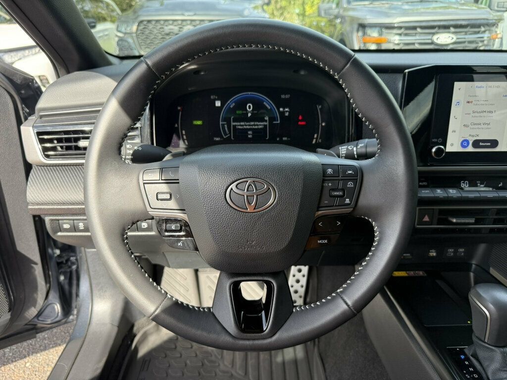 Used 2026 Toyota Camry SE FWD image 5