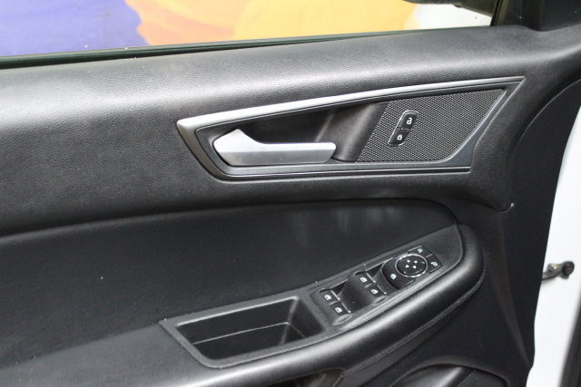 Used 2020 Ford Edge SE AWD/4WD image 13
