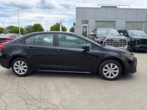 Used 2025 Toyota Corolla LE FWD image 2