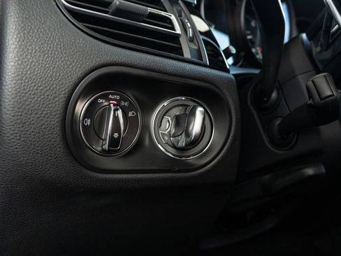 Certified 2024 Porsche Macan AWD/4WD image 19