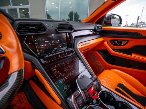 Used 2022 Lamborghini Urus AWD/4WD image 53