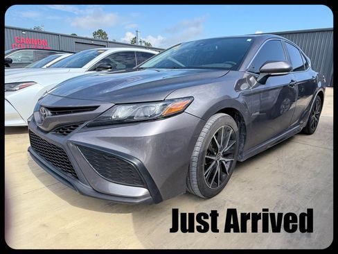 Used 2021 Toyota Camry SE w/ Convenience Package FWD image 1