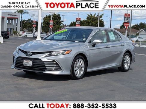 Used 2022 Toyota Camry LE w/ Convenience Package image 1
