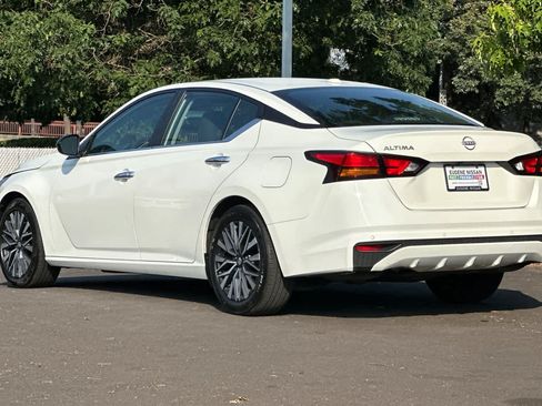 Used 2025 Nissan Altima 2.5 SV FWD image 6