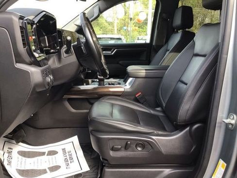 Used 2024 Chevrolet Silverado 1500 LT Trail Boss w/ Convenience Package II image 9