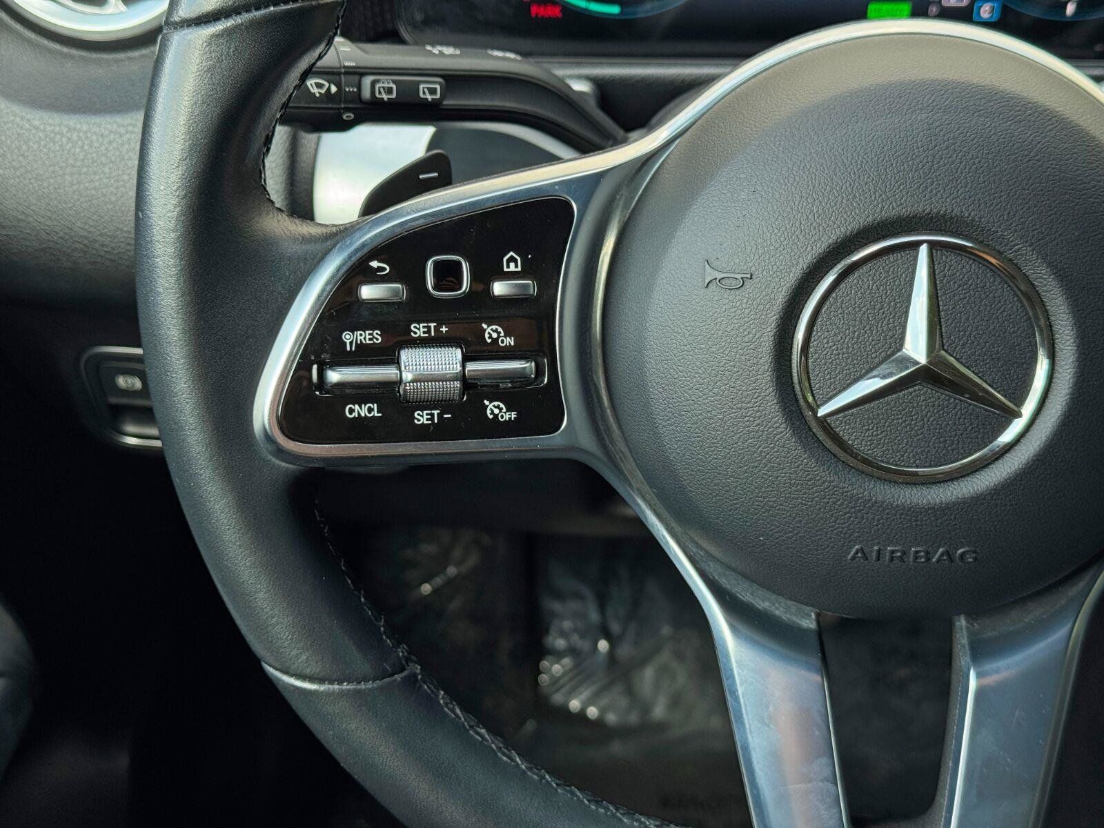 Used 2023 Mercedes-Benz EQB 300 4MATIC w/ Exclusive Package image 21